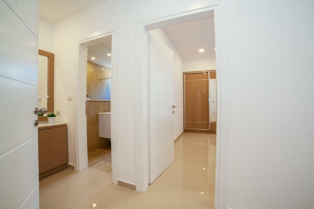 Hotel Ambiente Ulcinj Bagian luar foto