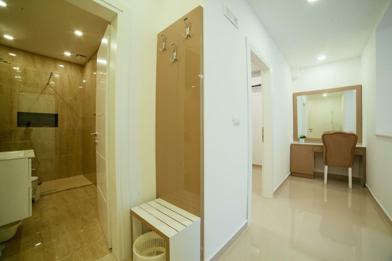 Hotel Ambiente Ulcinj Bagian luar foto