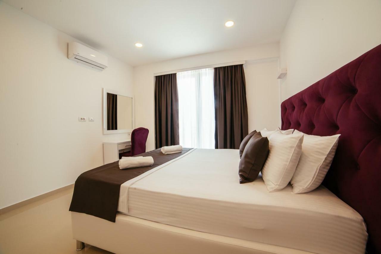 Hotel Ambiente Ulcinj Bagian luar foto